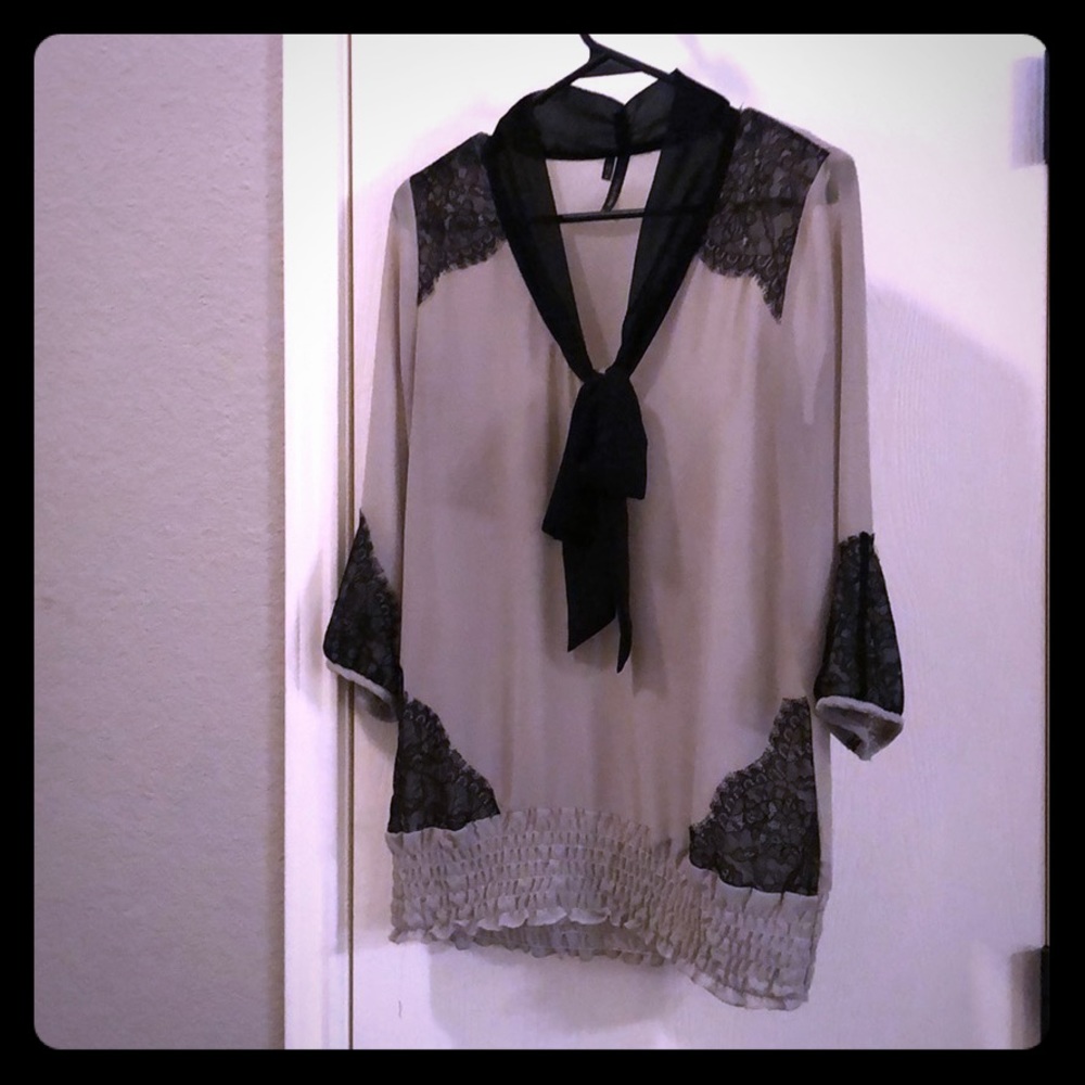 Maurice’s work top with lace